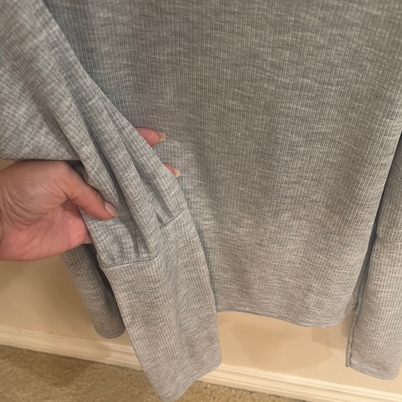 PrettyLittleThing Gray Puff Sleeve Ruffled Blouse - Picture 2 of 3